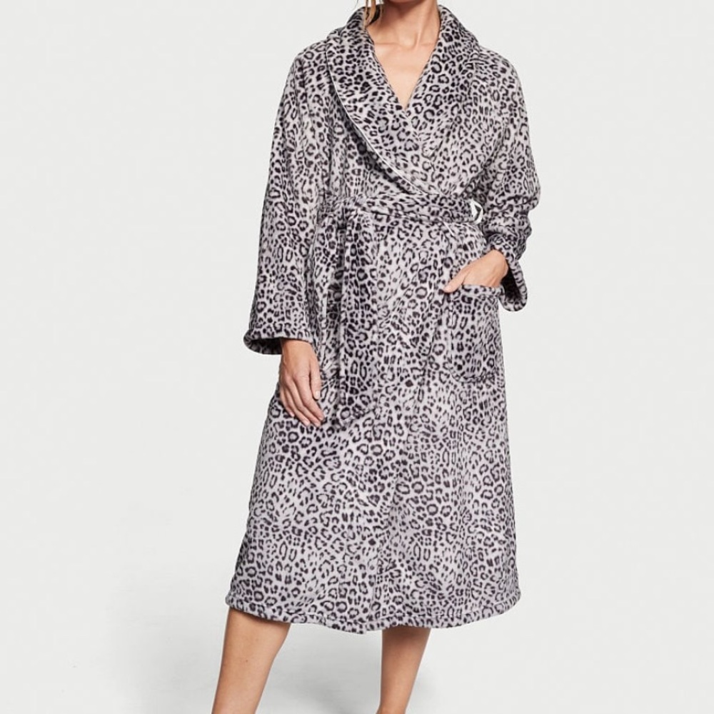 Victoria’s Secret Plush Long Robe - Gray White Leopard Print - XS/S. New!
